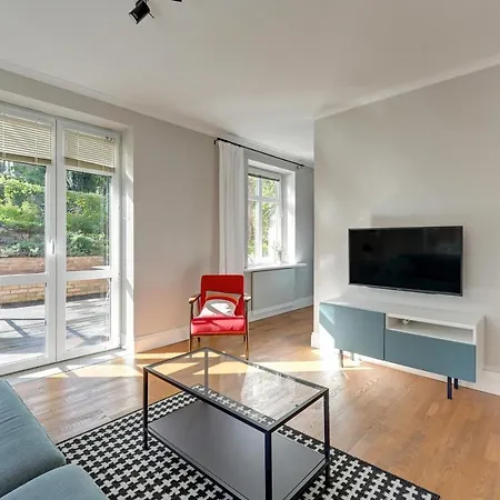 Grand - Entry - With Garden In Sopot