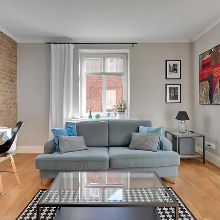 Grand - Entry - With Garden In *