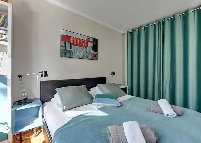 Grand - Entry - With Garden In アパート